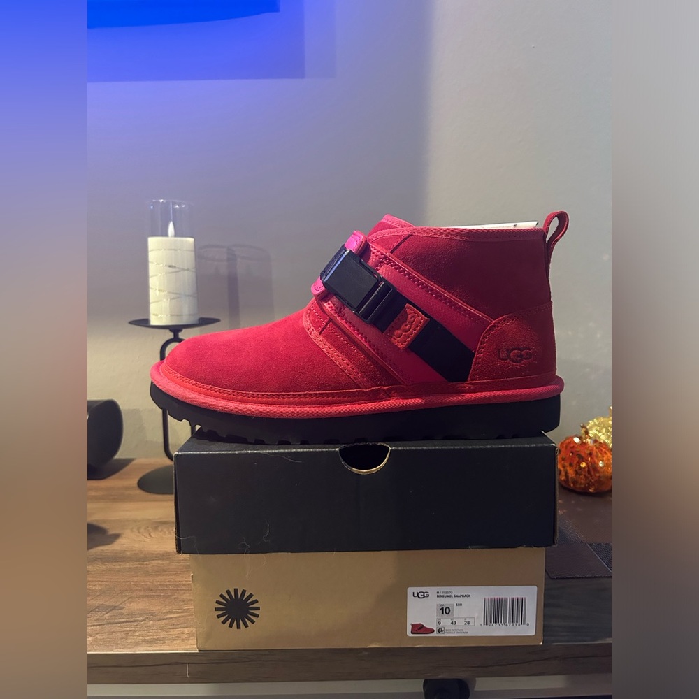 Uggs Neumel Snapback Men’s Size 10-Red/Black NWT❤️